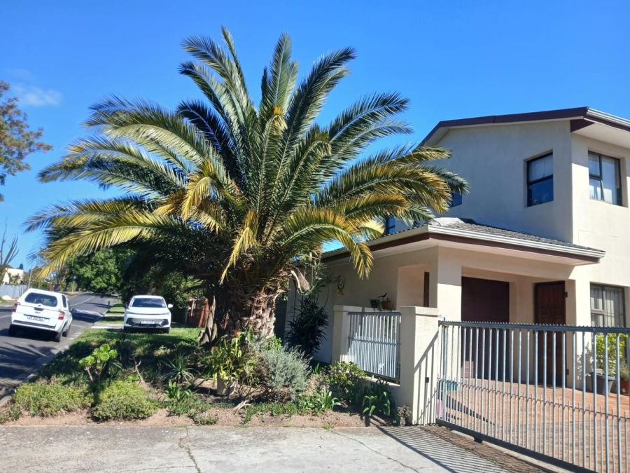 2 Bedroom Property for Sale in Oakglen Western Cape